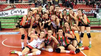 Karşıyaka Voleybol'da 13'te 13 Yaptı