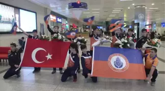 Şampiyon Kros Takımı, Türkiye'ye Döndü