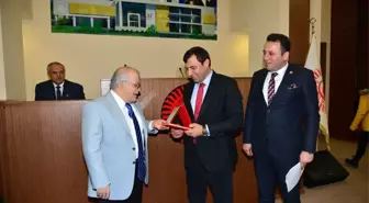 Eski İl Genel Meclisi Üyelerine Plaket Verildi