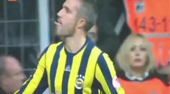 Van Persie'yi Beşiktaş Maçı Sonrası Yakacak Dil Çıkarma Hareketi! Cezası...