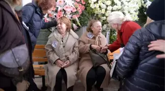 Ajda Pekkan Yakın Dostu Ayşe Ersayın'ı Gözyaşları İçinde Son Yolculuğuna Uğurladı