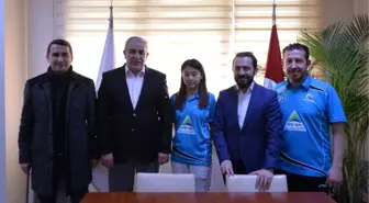 Melek Hu, 1 Yıl Daha Bursa Büyükşehir Belediyespor'da