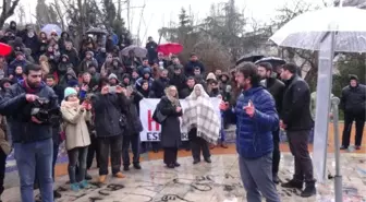 İhraç Edilen Profesörden Kar Yağışı Altında Ders