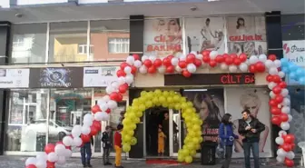 Makas Eller Bayan Kuaförü Yeni Yerinde Yenilenen Yüzüyle Hizmete Girdi