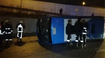 Pendik'te Yolcu Minibüsü Devrildi: 1 Yaralı