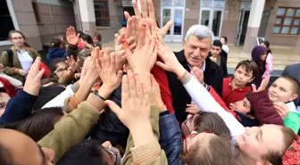 Başkan Karaosmanoğlu, Gebze Emlak Konut İlk ve Ortaokulunu ziyaret etti.