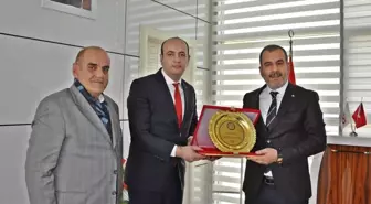 Engellilerden Başkan Alan'a Plaket