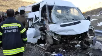 Diyarbakır'da Trafik Kazası: 13 Yaralı