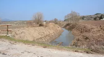 Çamköy Mahallesi'nin Sarma Çayı Temizlendi