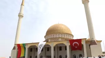 Çamur İçinde Kılınan Namaz, Ülkeyi En Büyük Camiye Kavuşturdu