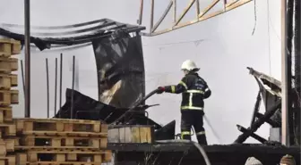 Gaziantep'te Ahşap Palet Atölyesinde Yangın