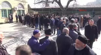 Karabük Namaz Kılarken Soba Gazından Ölen Çift Toprağa Verildi