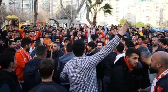 Adanaspor Antrenmanına Taraftar Protestosu