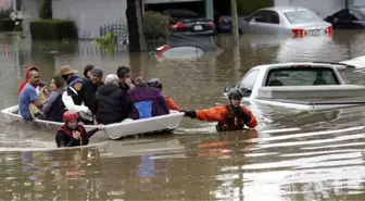 California'da Evlerini Su Basan Yaklaşık 200 Kişi Kurtarıldı