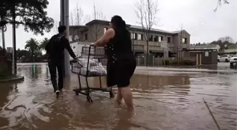 California'da Evlerini Su Basan Yaklaşık 200 Kişi Kurtarıldı