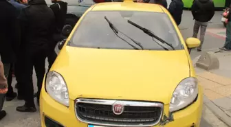 Otomobile Çarpan Ticari Taksi Devrildi: 1 Yaralı