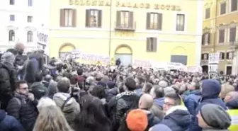 Taksicilerin Protestosu Roma'yı Felç Etti
