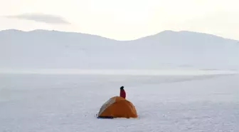 Donan Çıldır Gölü Üzerinde Çadır Kurdular