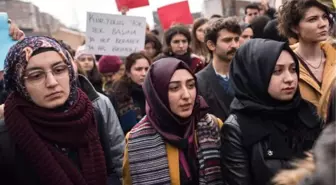 Ytü'den Khk ile İhraç Edilen Akademisyenleri Öğrenci ve Meslektaşları Uğurladı