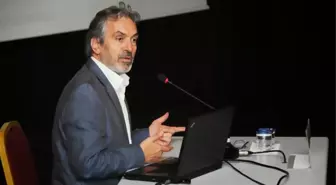 Prof. Dr. İskender Pala Okurlarıyla Buluştu