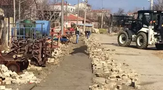 Yol Yapım ve Onarım Çalışmalarına Devam Ediyor