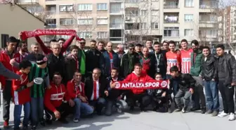 Akhisar ve Antalyaspor Taraftarından Örnek Davranış