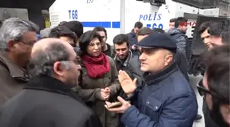 Istiklal Caddesi'nde Hayır Yürüyüşü