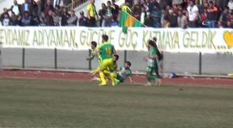 Taraftar Sahaya İndi