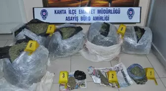 Kaçan Otomobilde 47 Kilo Esrar Ele Geçirildi