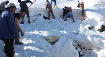 Konya'da Geleneksel 'Kar Basma' Etkinliği