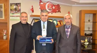 Muhtarlardan Başkan Özgüven'e Teşekkür Ziyareti