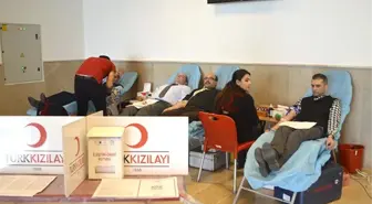 Dap ve Tüik Personelinden Kızılay'a Kan Bağışı