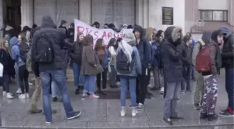 Lise Öğrencileri Polis Şiddetini Protesto Etti