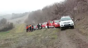 Otomobilin Dereye Devrilmesi - 4 Yaşındaki Çocuğun Bulunması Için Çalışmalar Sürüyor