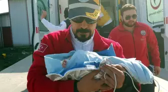 Ambulans Helikopterler 3 Günlük Bebek İçin Havalandı