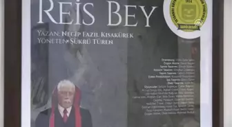 Reis Bey' Oyunu Şehir Tiyatroları'nda Izleyiciyle Buluştu