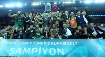 Banvit'te Türkiye Kupası Sevinci Sürüyor