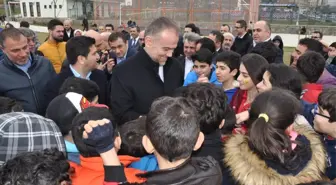 Çekmeköy Belediye Binası Bahçesinde Buz Pisti Açıldı