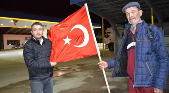 Rüyasında Gördüğü Şehit Halisdemir'in Kabrini Ziyaret İçin Yollara Düştü