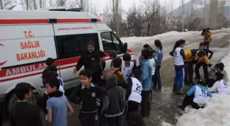 Hakkari'de Atletizm Yarışmasına Katılan Öğrenciler Baygınlık Geçirdi