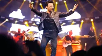 Megastar Tarkan, New York'u Sesiyle Büyüledi