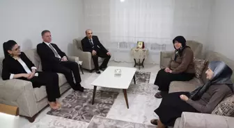 Vali Gül, Bağışçı Katurman'a Gümüş Madalyasını Verdi