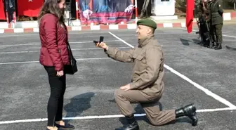 Yemin Töreninde Sürpriz Evleneme Teklifi
