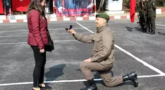 Yemin Töreninde Sürpriz Evlenme Teklifi