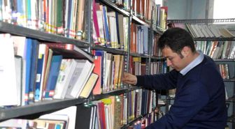 Köy Çocuklarının 'Bisikletli' Kütüphanecisi
