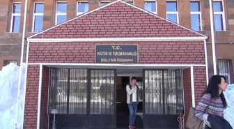 Köy Çocuklarının 'Bisikletli' Kütüphanecisi