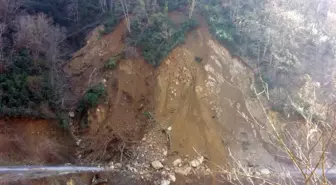 Beldeye Ulaşımı Sağlayan Yolda Heyelan Devam Ediyor