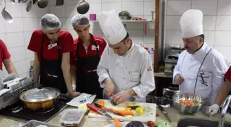 Beyaz Kalpler Öğrencilerinden Balık Menüsü