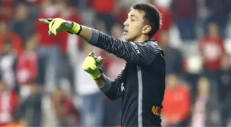 Muslera, Galatasaray'da En Çok Forma Giyen Yabancı Oyuncu Oldu