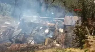 Rize Çayeli'nde Ahşap Ev Yandı, Yatalak Hasta Feci Şekilde Can Verdi